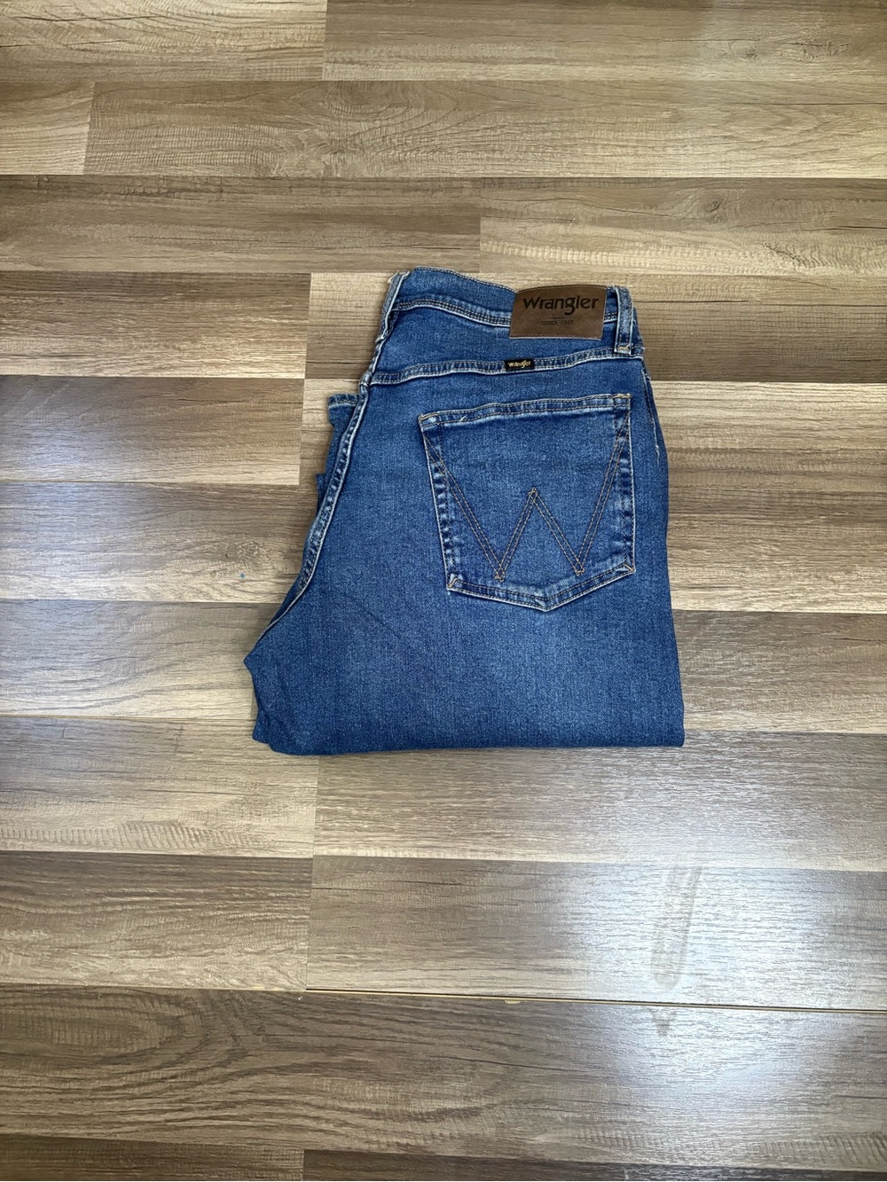 Wrangler Men's Blue Denim Relaxed Fit Straight Leg Jeans Cotton 5-Pocket